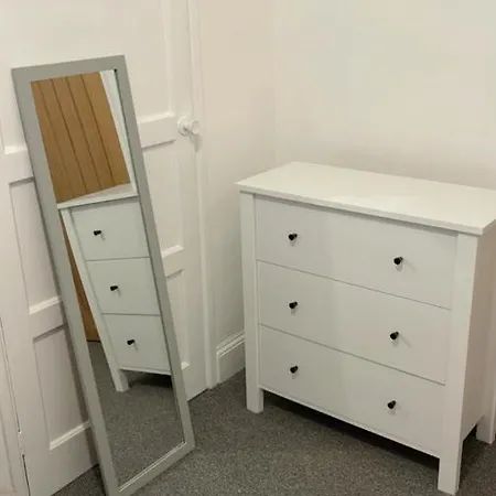 Small In Horfield 3 Guest house *
