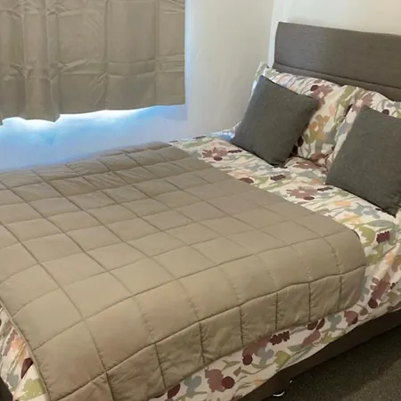 Guest house Small In Horfield 3 *