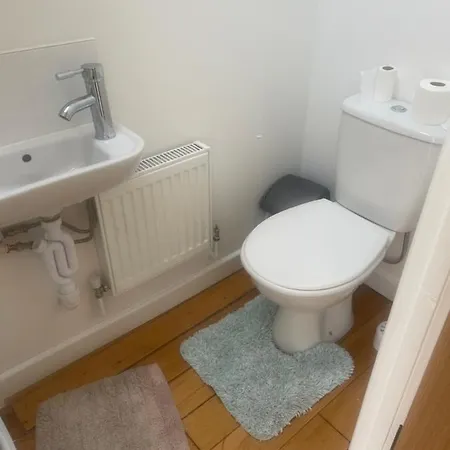Small In Horfield 3 * ブリストル