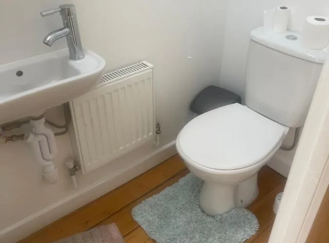 Small In Horfield 3 * ブリストル